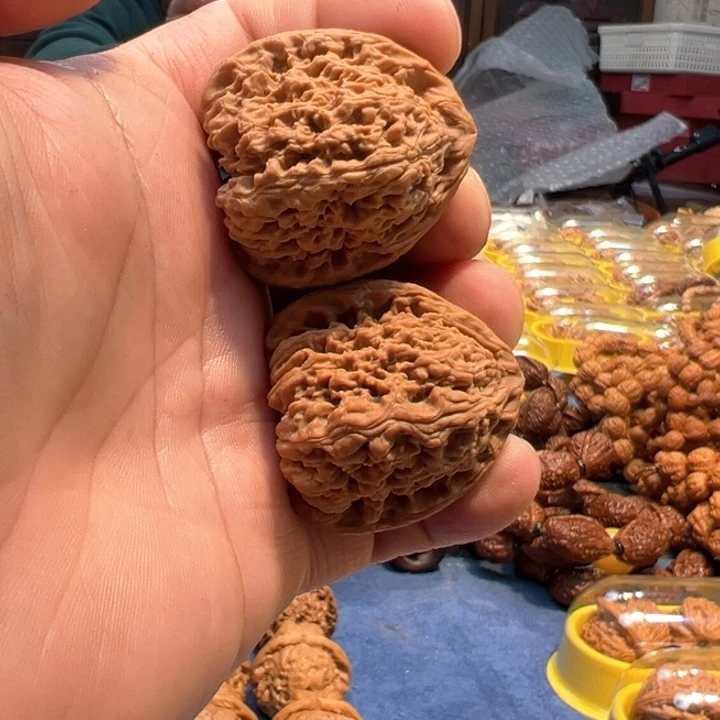 文玩核桃把件相**正南疆石