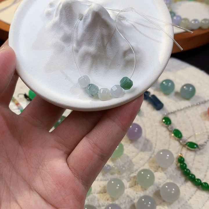 翡翠散珠开播福利随形