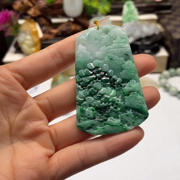 韜***翡翠未镶嵌颈饰翡翠山水牌