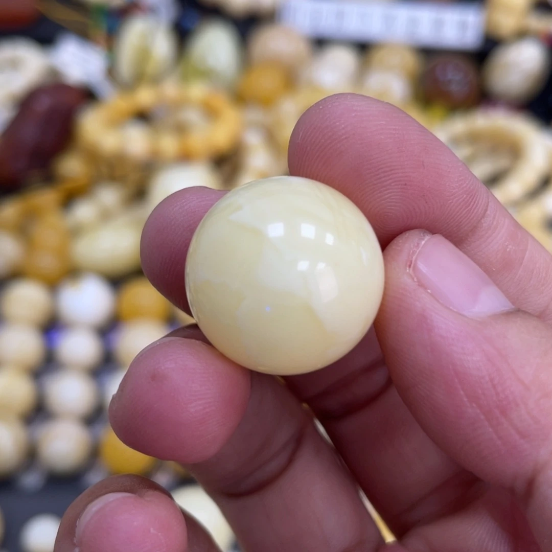 未镶嵌琥珀裸石20.2mm微瑕 白花