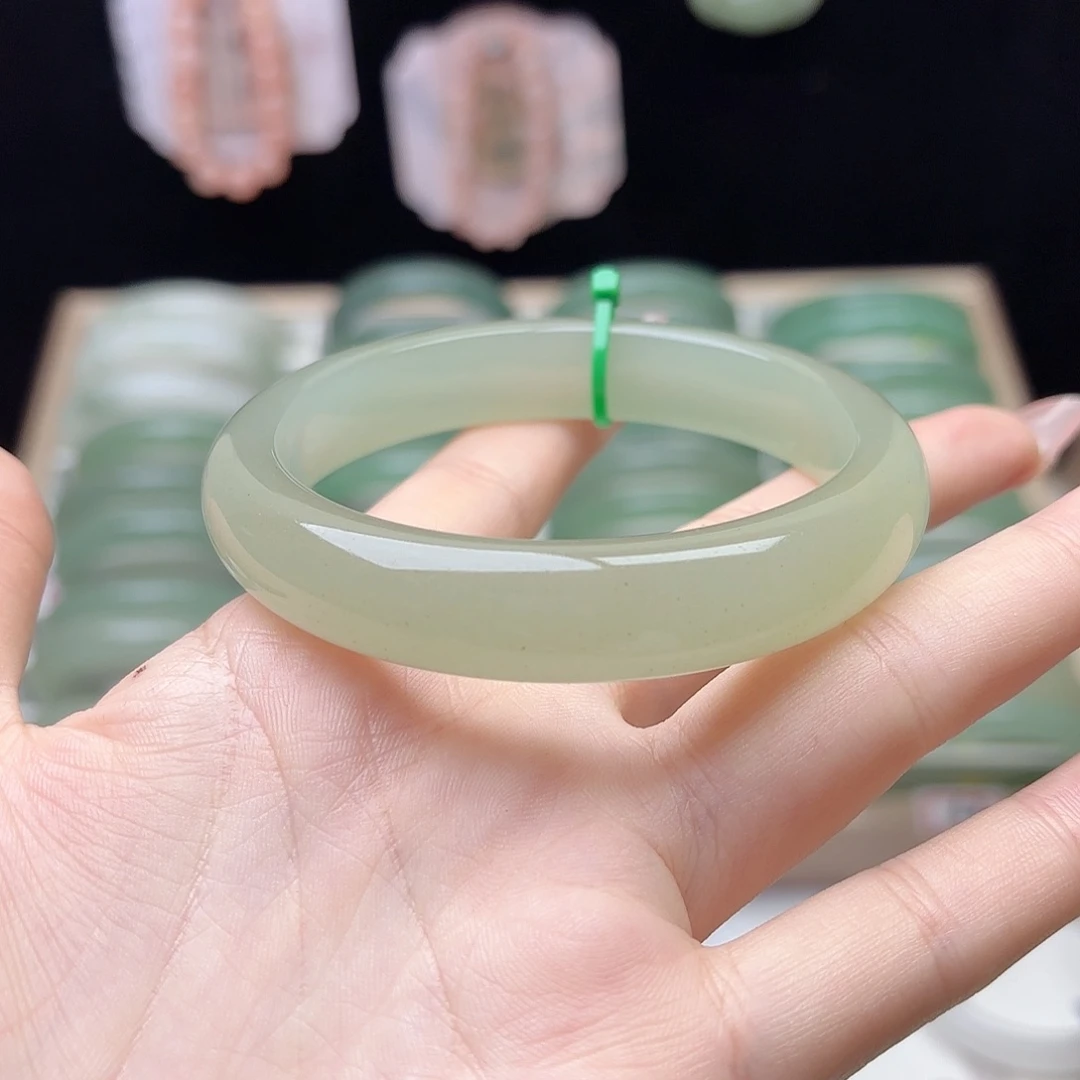 未镶嵌手镯石英质玉60