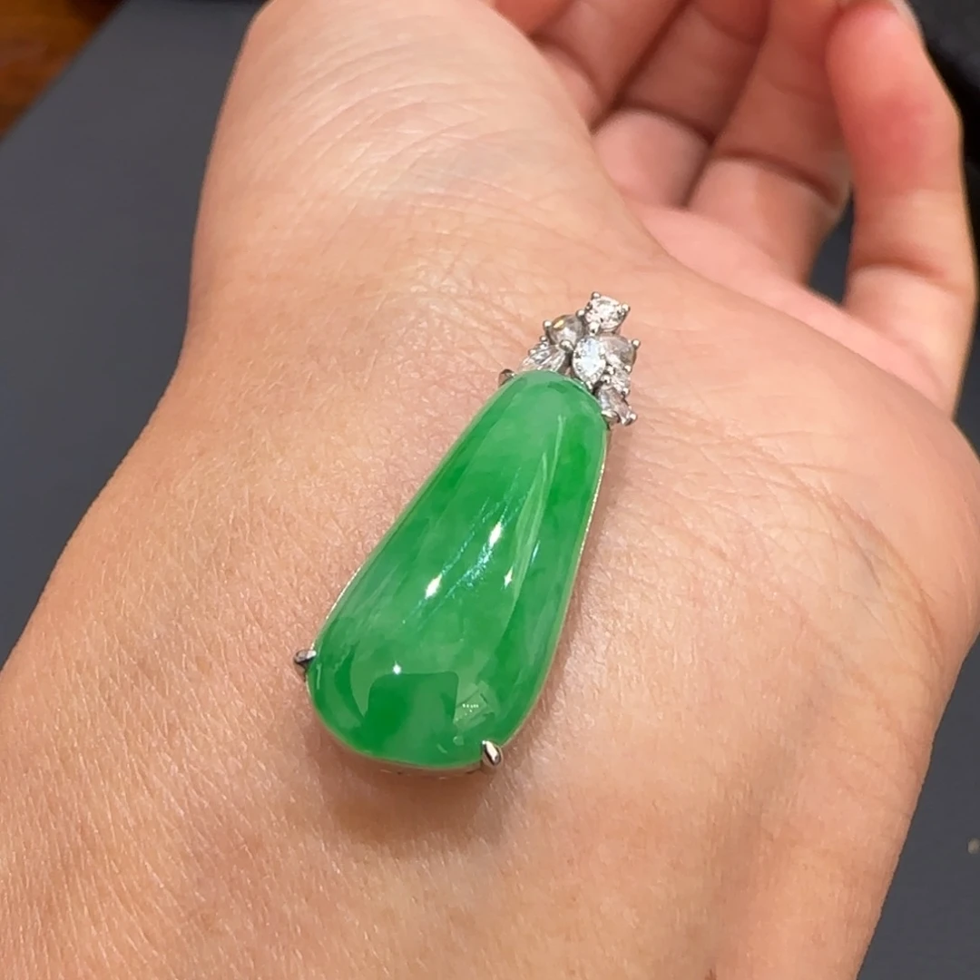 翡翠颈饰18K金镶嵌福瓜