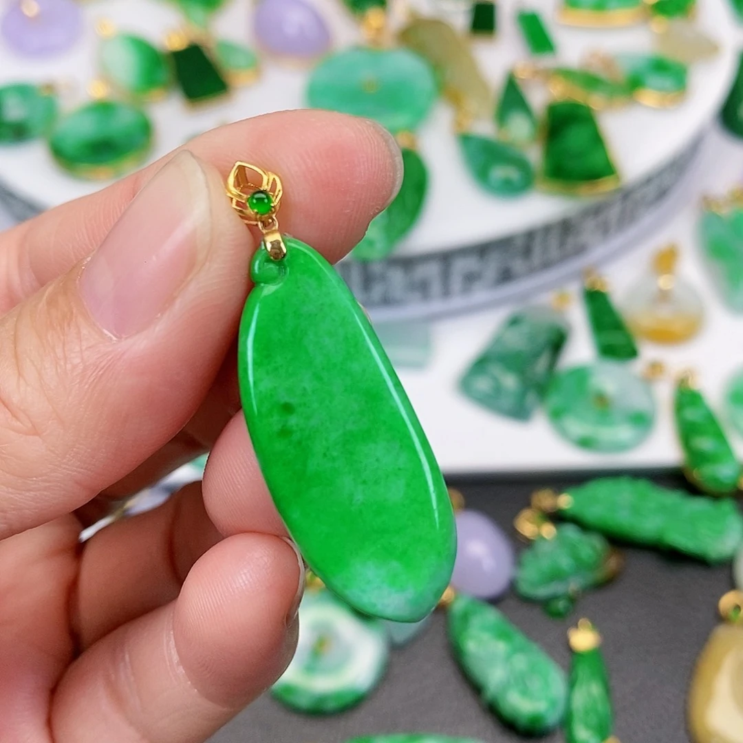 翡翠吊坠(不含链)18K金镶嵌