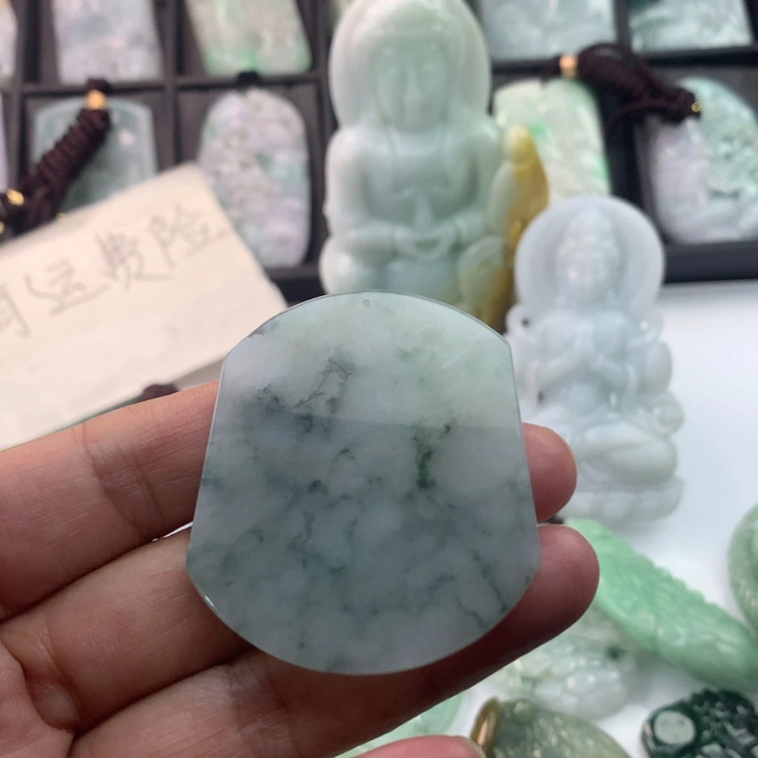翡翠未镶嵌颈饰那*事一