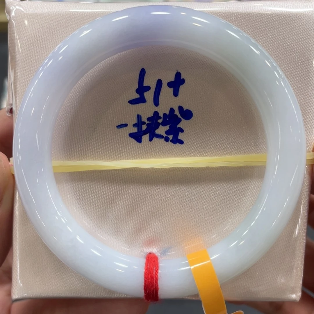 翡翠手镯未镶嵌翡翠手镯