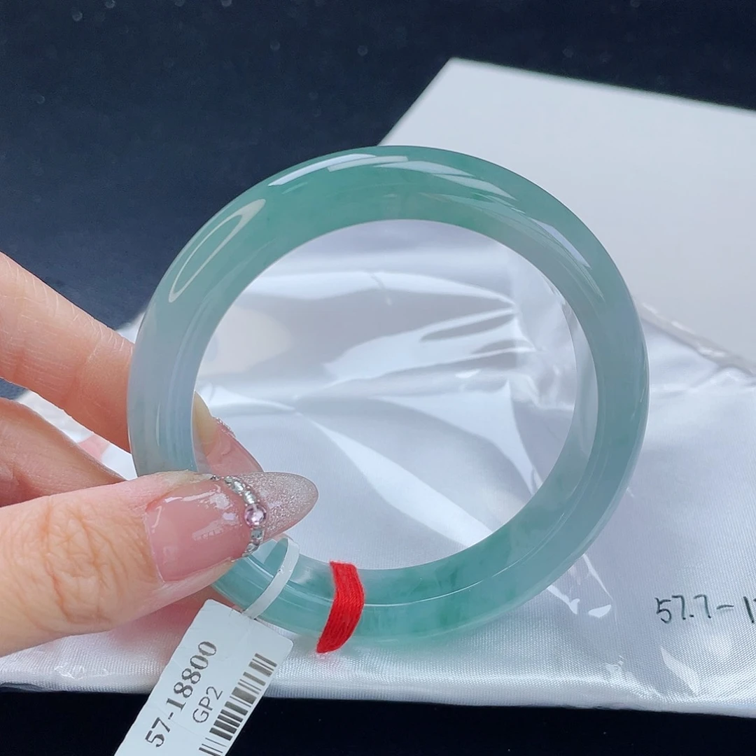 翡翠手镯未镶嵌翡翠