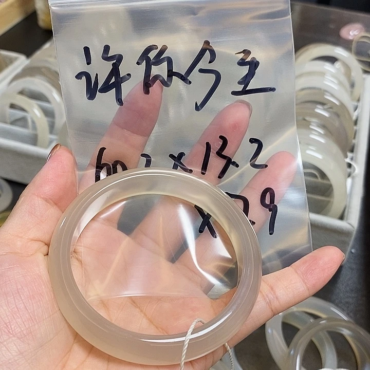 许***生玛瑙/玉髓未镶嵌珠宝半成品