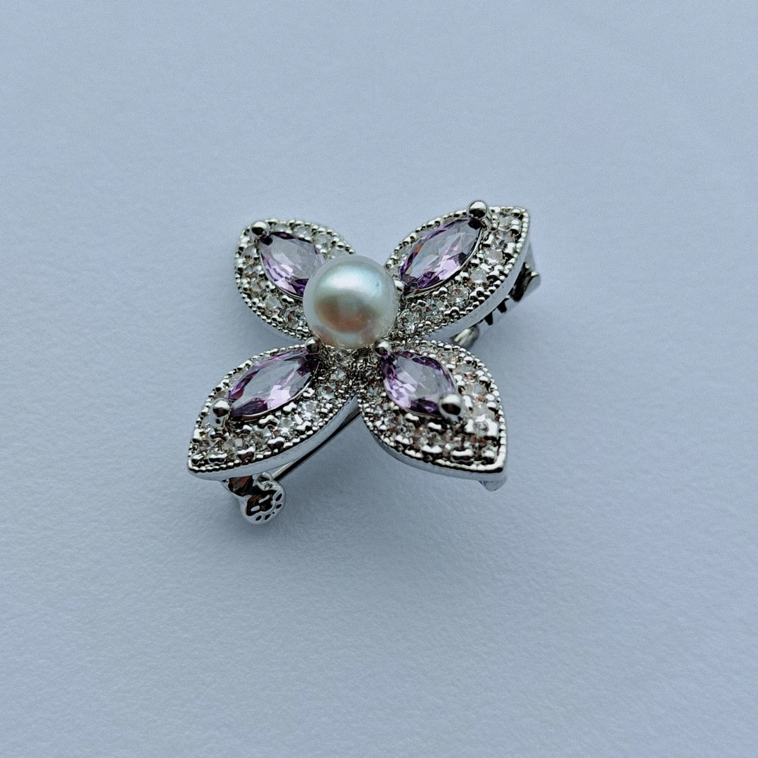 7-8mm海水珍珠精致四叶草胸针重工时尚百搭