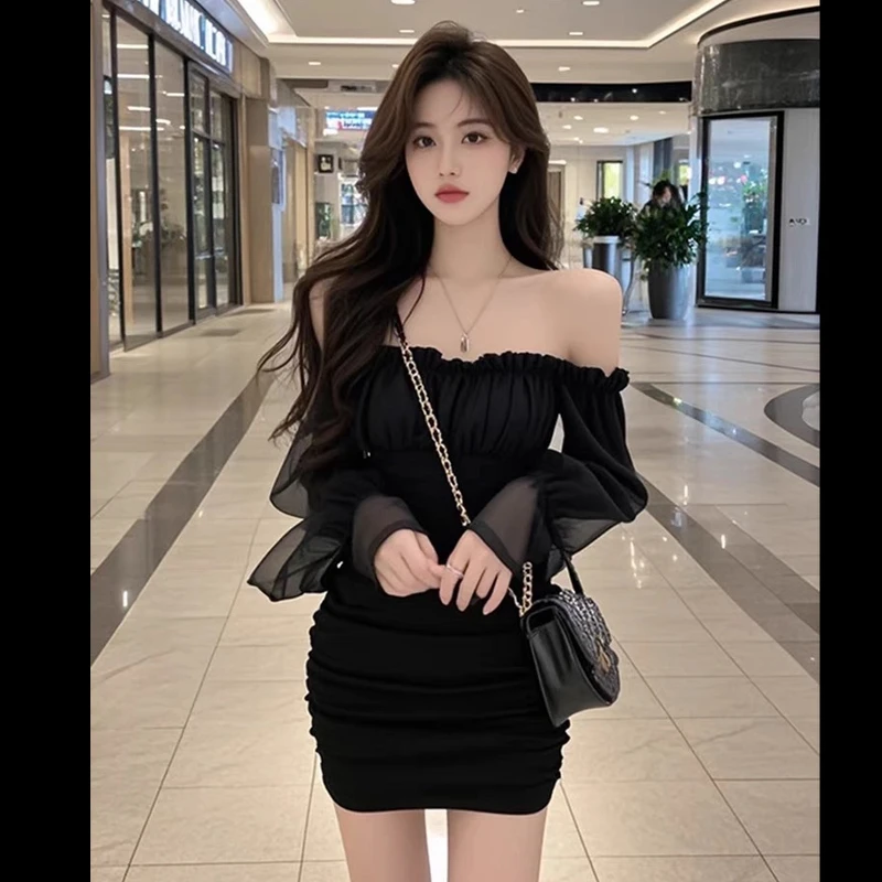 黑色赫本风一字肩长袖连衣裙女2024秋冬新款纯欲韩系百搭显瘦短裙