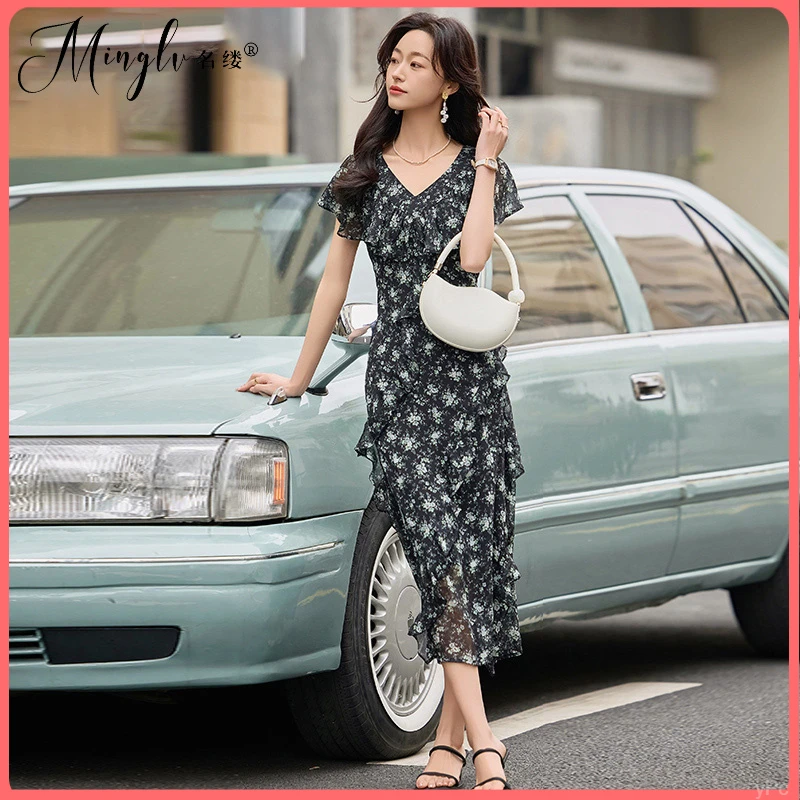 名缕显瘦气质荷叶边夏天裙子碎花新款性感v领露背黑连衣裙