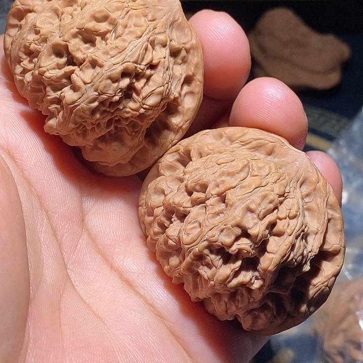 【闪购商品】文玩核桃吊坠龙洞裕