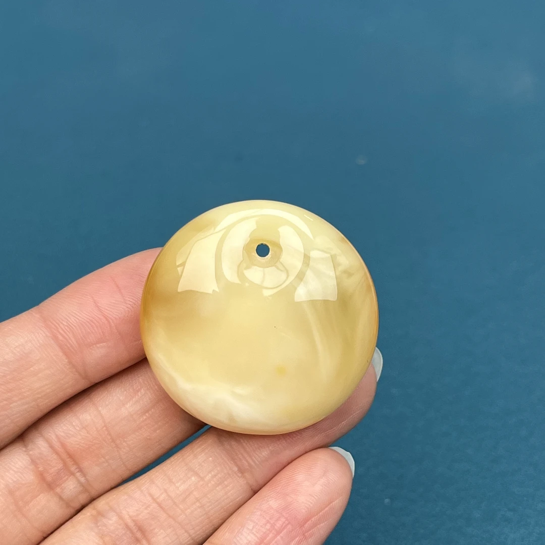 Y3495天然原矿蜜蜡鸡油黄公主扣33x11mm抖音基地质检发货