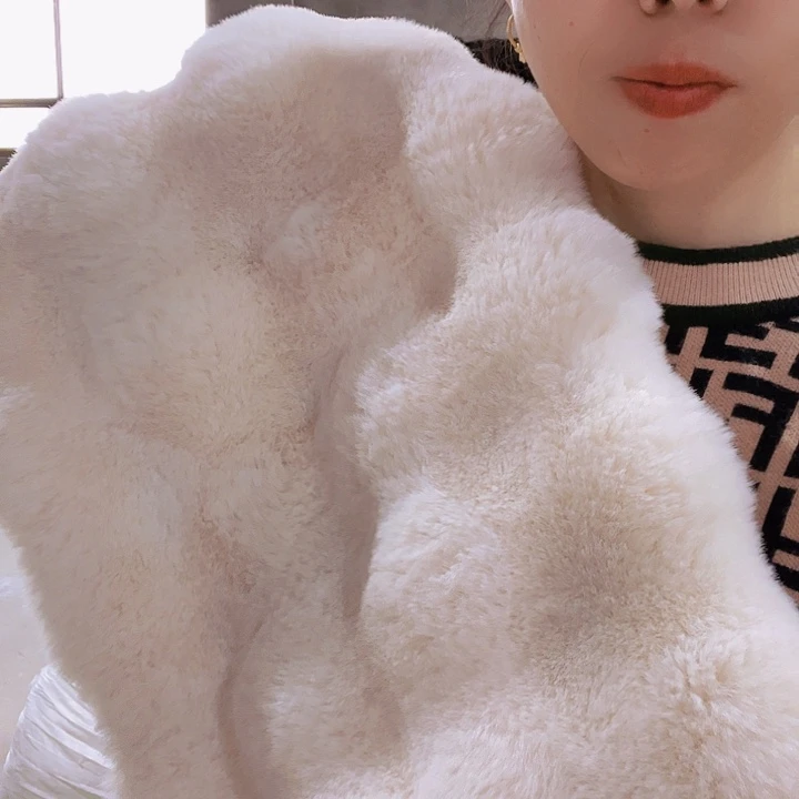 毛绒甜**橘飘窗垫