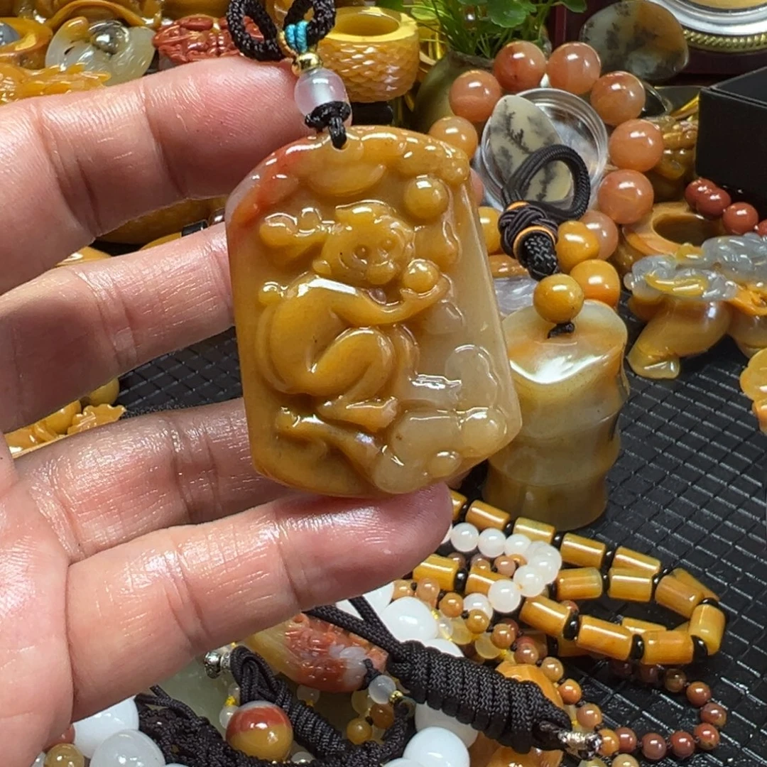 石英质玉未镶嵌颈饰