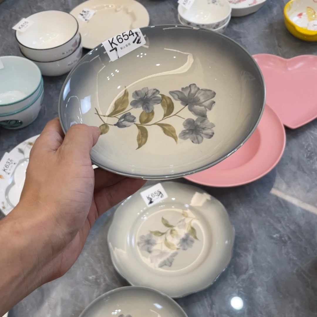 陶瓷微瑕餐具介意勿拍，满18飞！