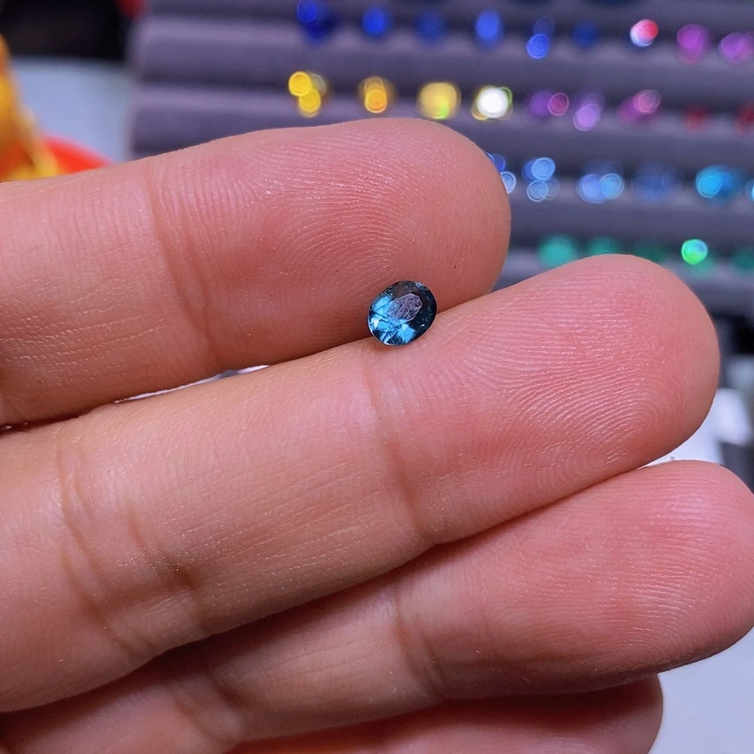 碧玺裸石未镶嵌0.5       