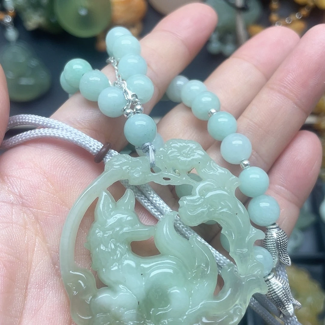 蛇纹石玉未镶嵌颈饰