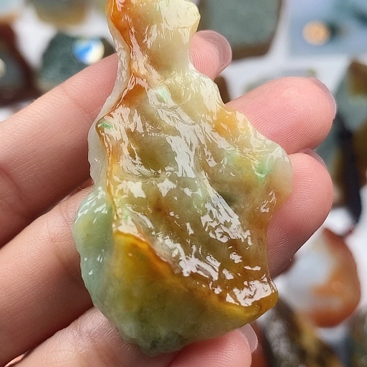 颈饰未镶嵌翡翠天然