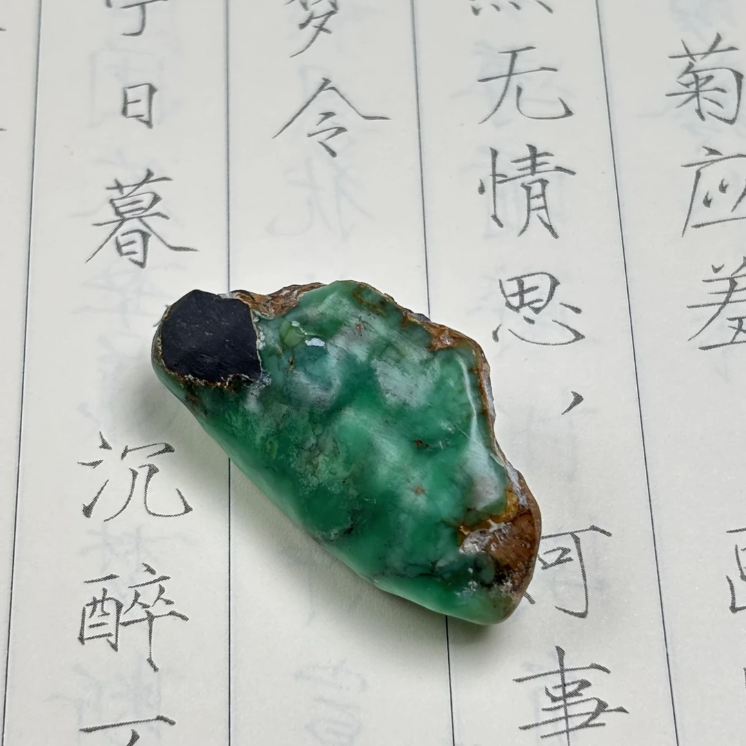 湖北十堰绿s石原皮菜籽黄随形 灯打透玉化 37×20.5×9.5重9.9克