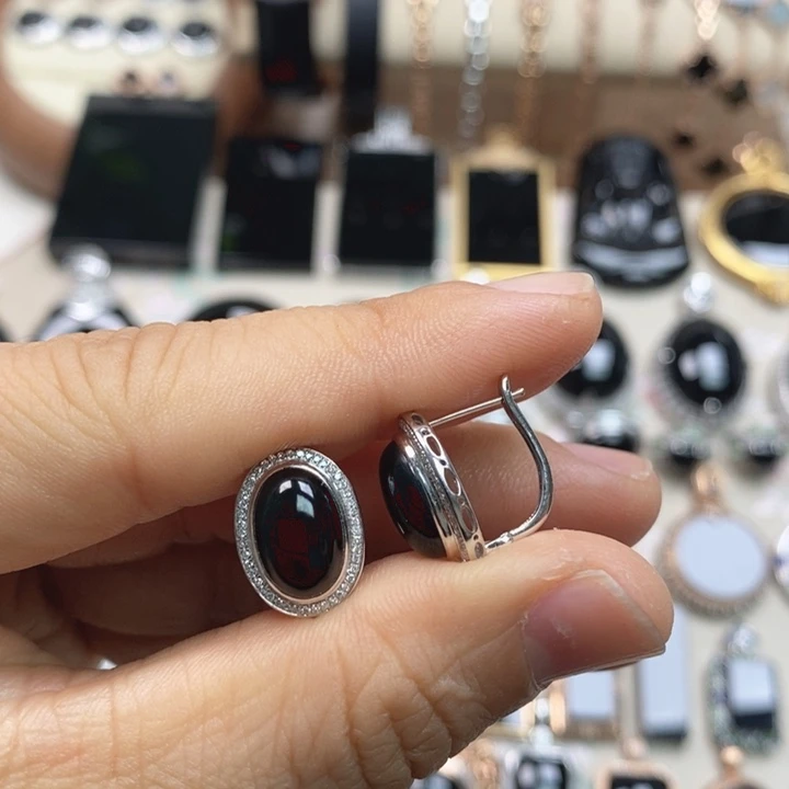 翡翠18K金镶嵌耳饰