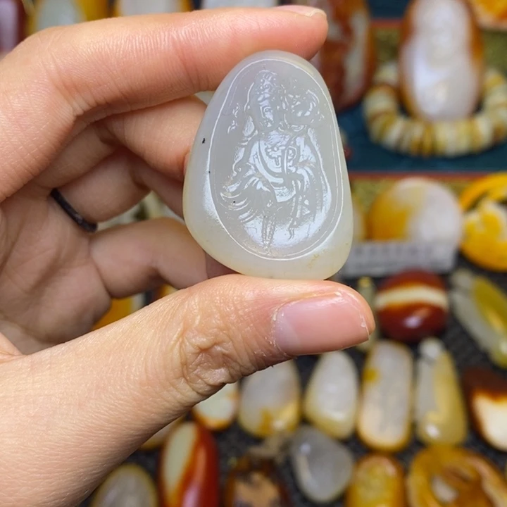 和田玉未镶嵌吊坠(赠链)