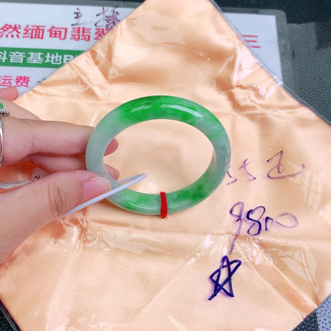 翡翠手镯未镶嵌缅甸翡翠