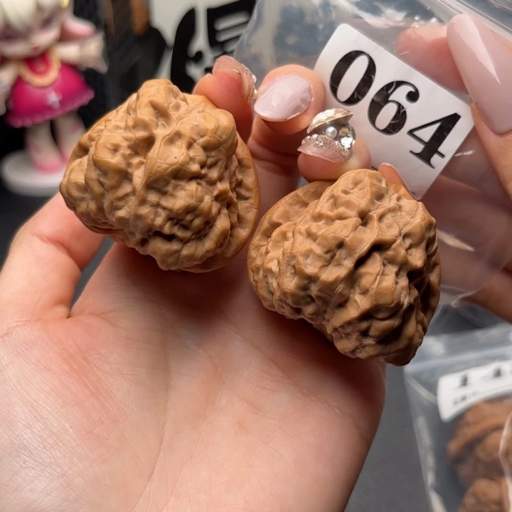 文玩核桃吊坠三角蛙44肚48