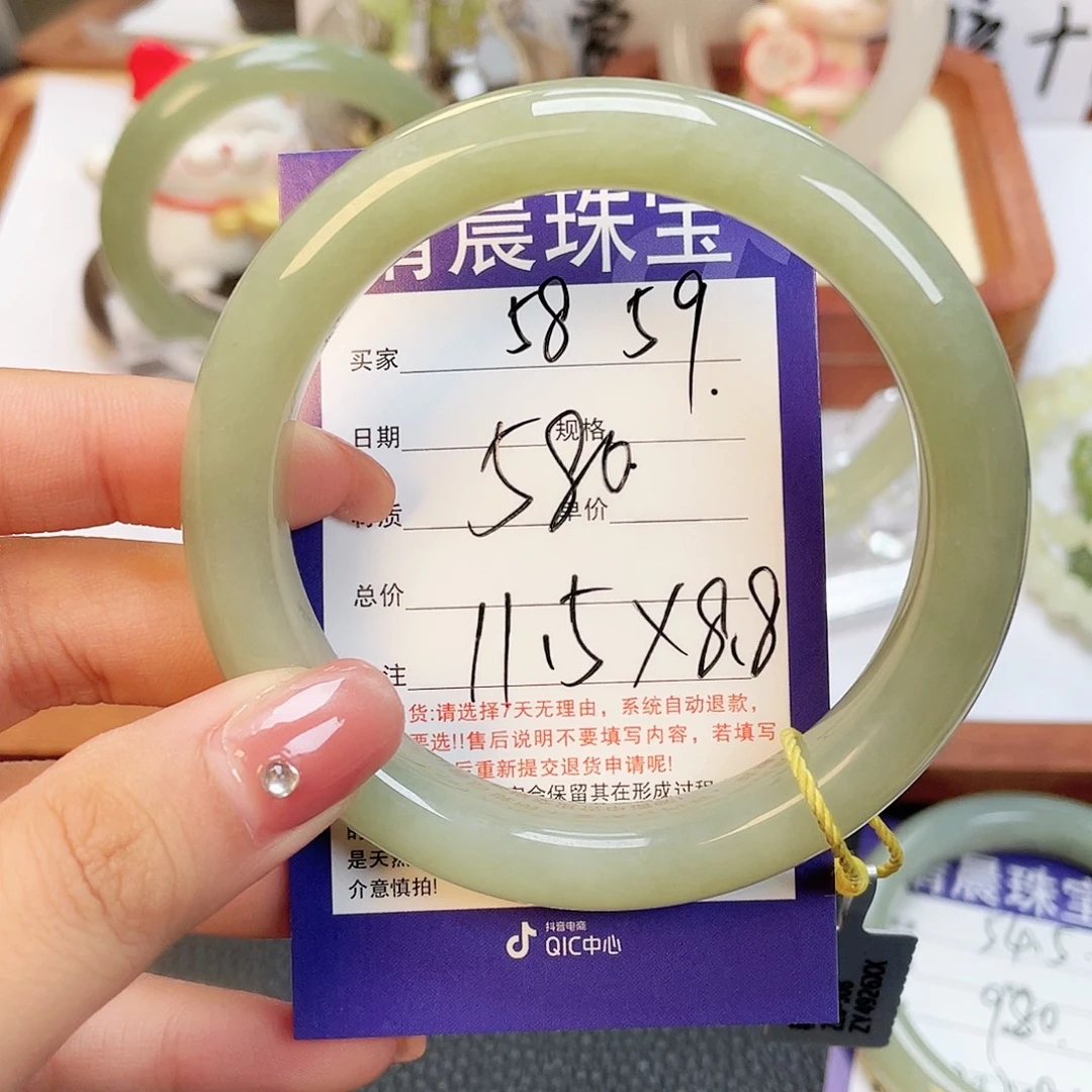 和田玉未镶嵌手镯