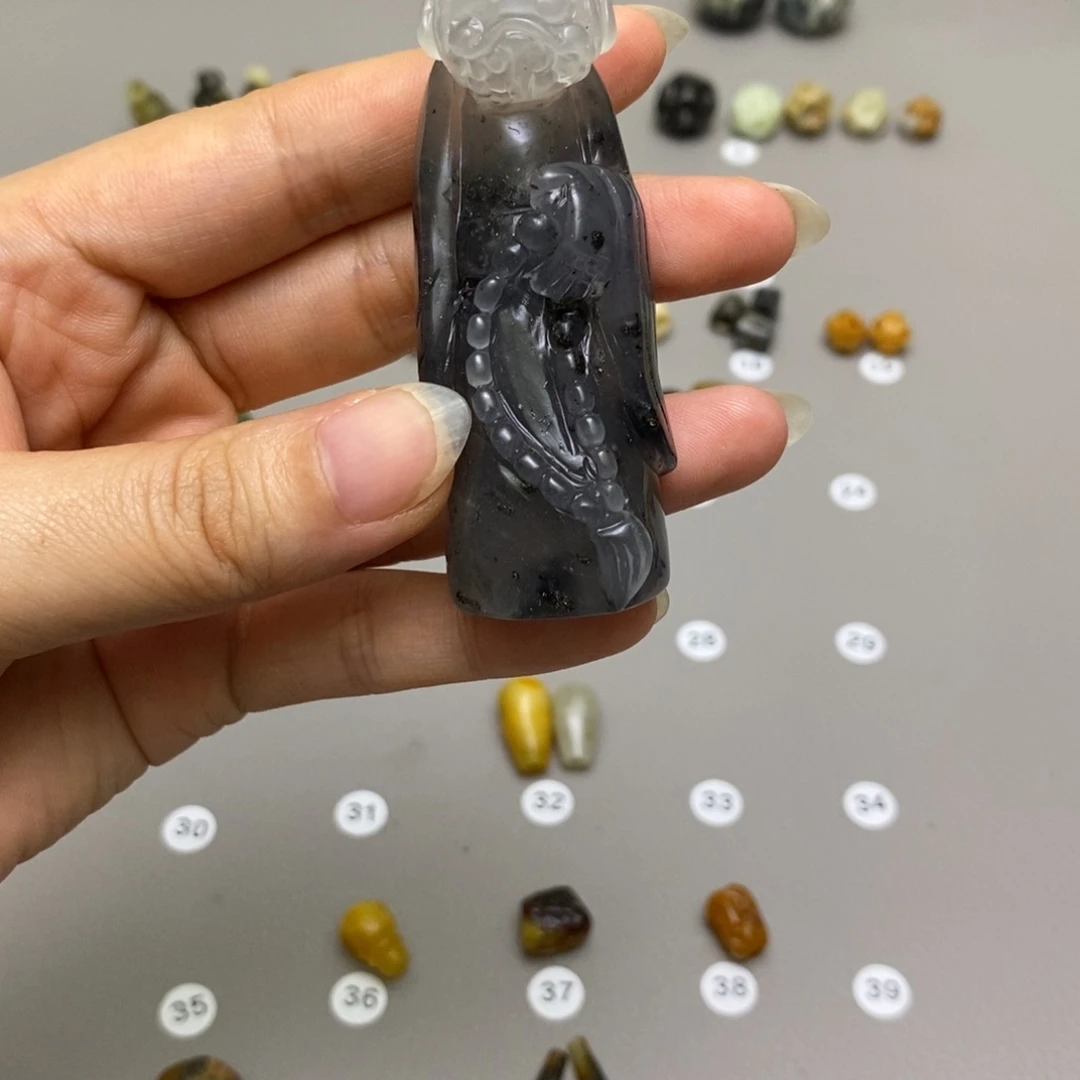 蛇纹石玉合金配饰如**前