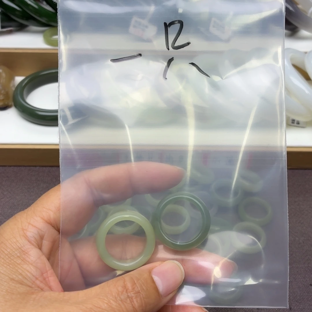 一***只和田玉未镶嵌戒指