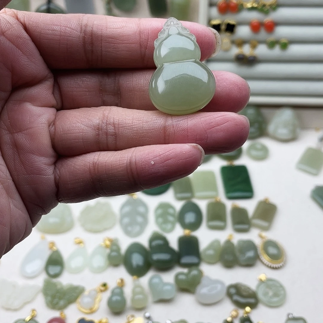 和田玉未镶嵌吊坠(不含链)