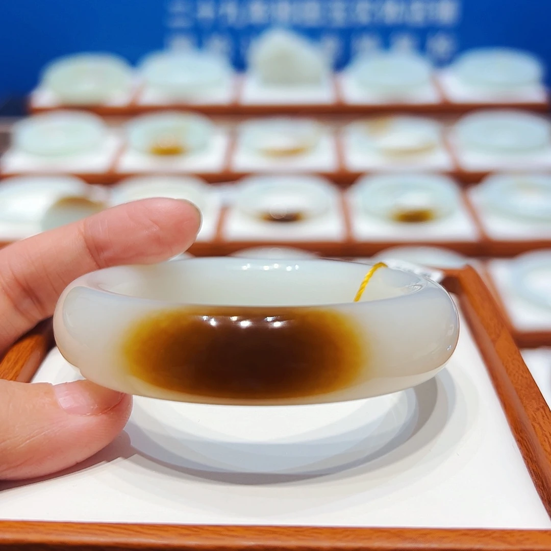 和田玉未镶嵌手镯一口糖5253