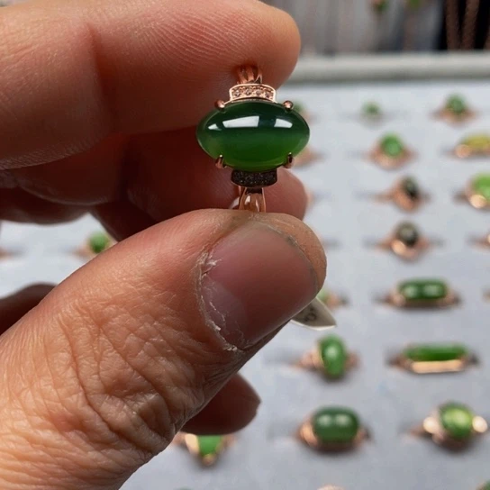 和田玉（碧玉）戒指银S925镶嵌小****。