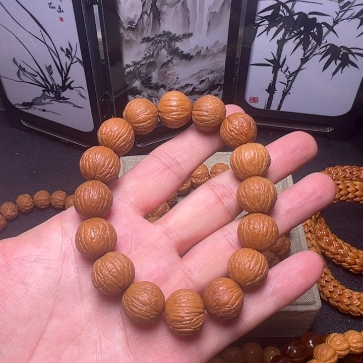 邓***。文玩核桃手串风雨