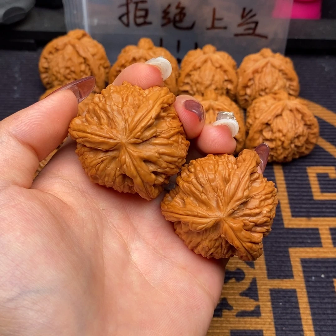 昨***1文玩核桃吊坠白狮子