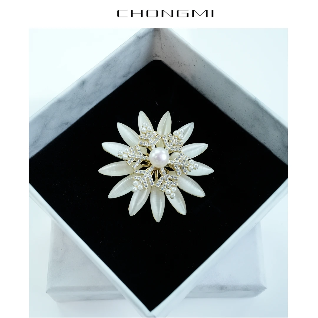 铜合金锆石胸针 轻奢时尚精致雪花胸针女2025新款小米珠百搭饰品