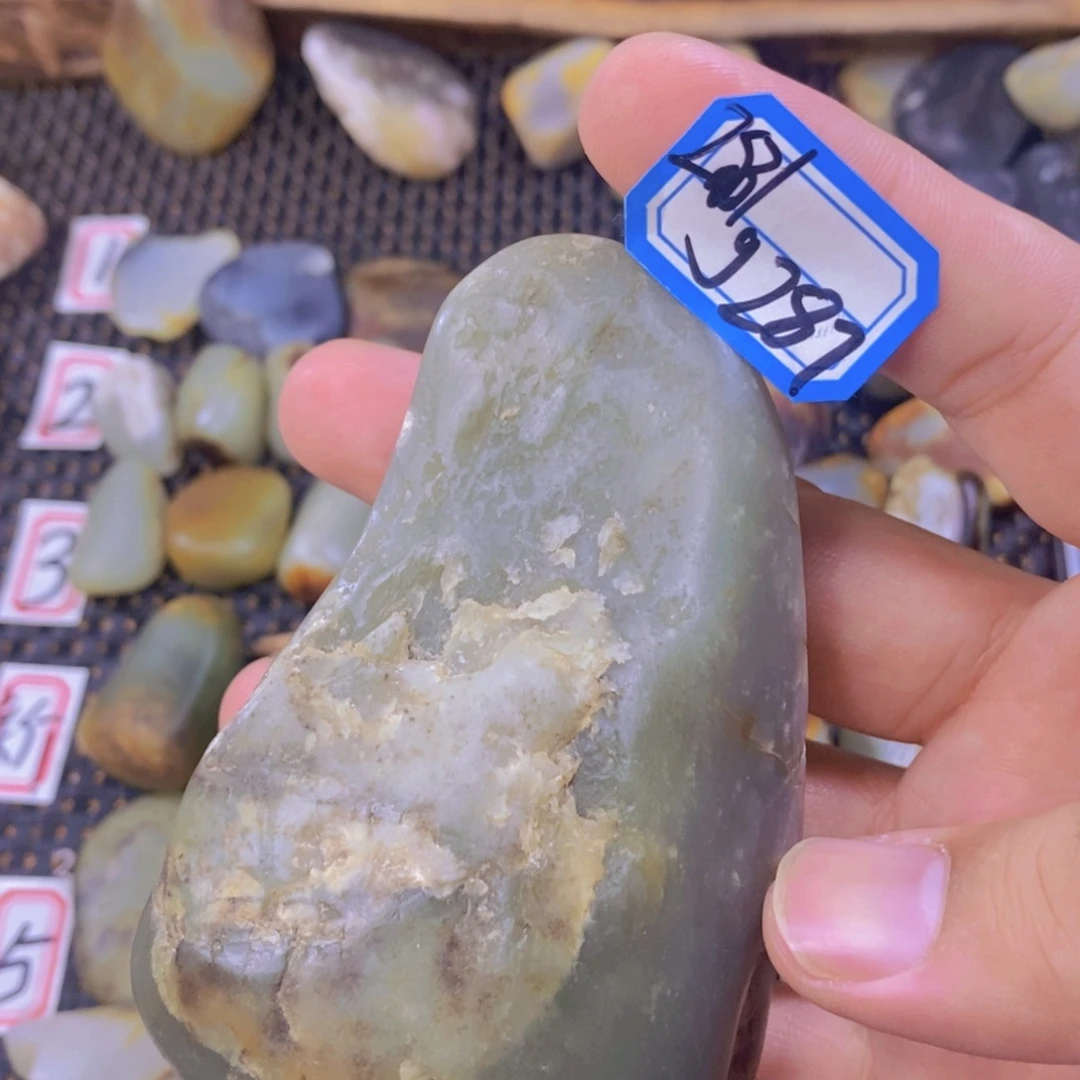 颈饰未镶嵌和田玉（糖玉）