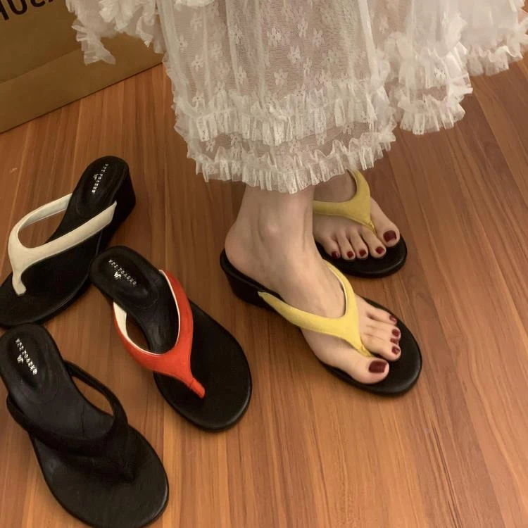 休闲百搭坡跟夹趾人字拖鞋女夏外穿设计感小众配裙子绝美凉拖鞋子