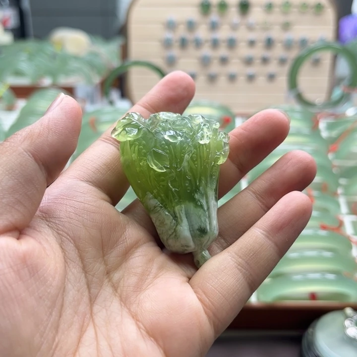 醉***底岫玉未镶嵌手镯吊坠