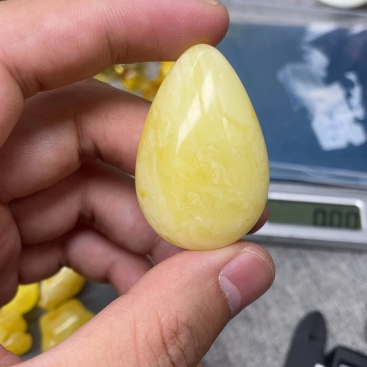 呼***超琥珀未镶嵌珠宝奇石