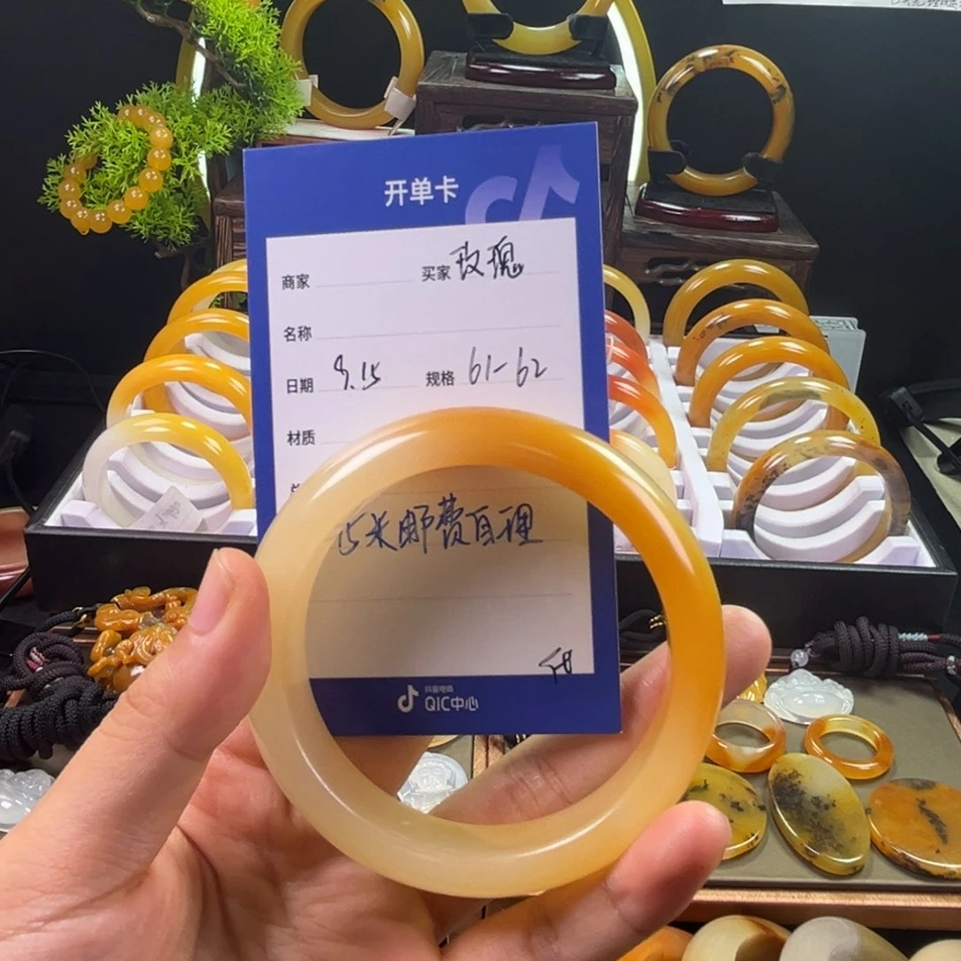 未镶嵌手镯石英质玉玫**开