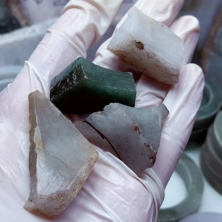 翡翠颈饰未镶嵌缅甸翡翠A货边角