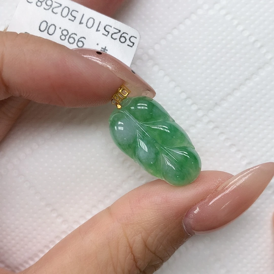 颈饰18K金镶嵌翡翠