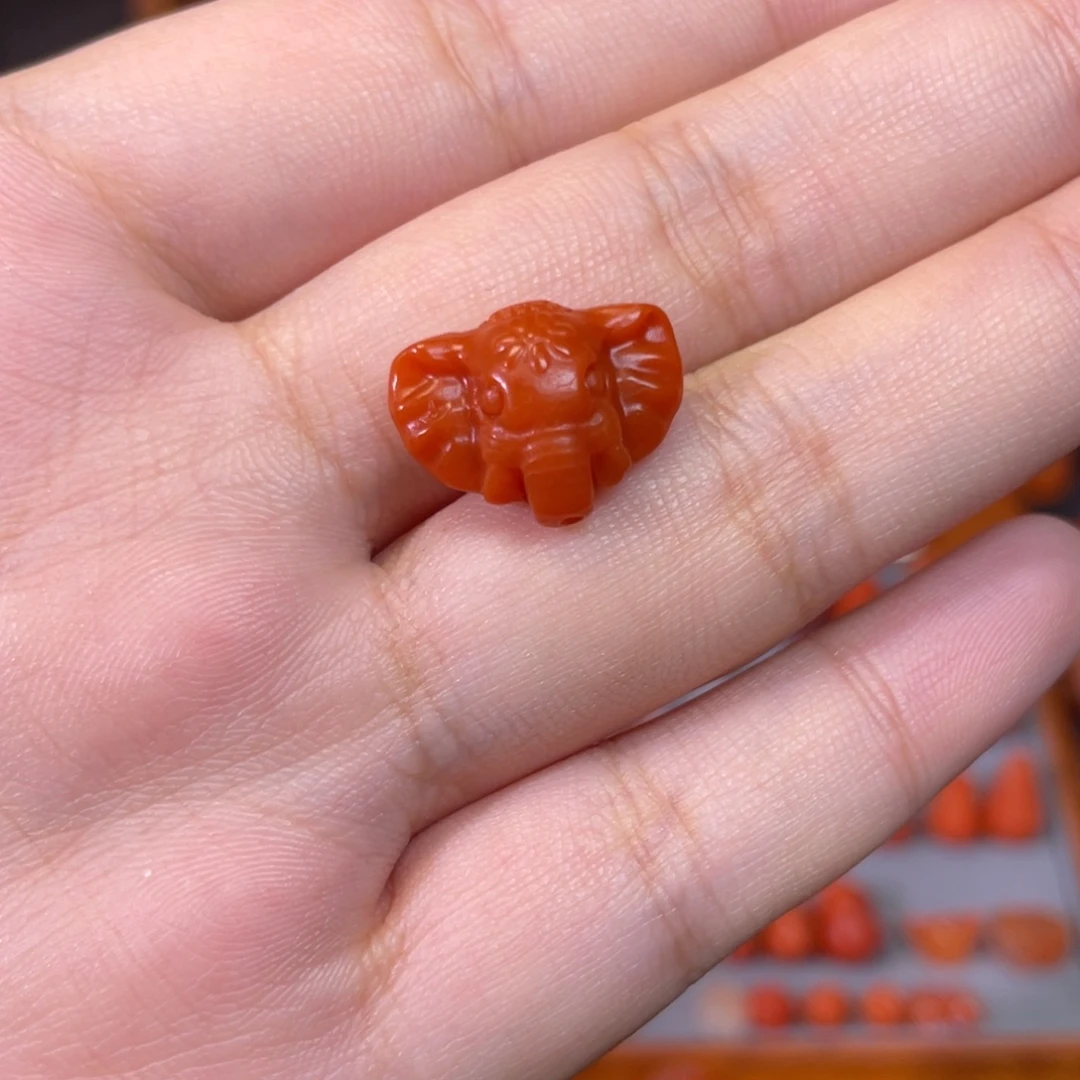 未镶嵌满色满肉小象背云南红玛瑙