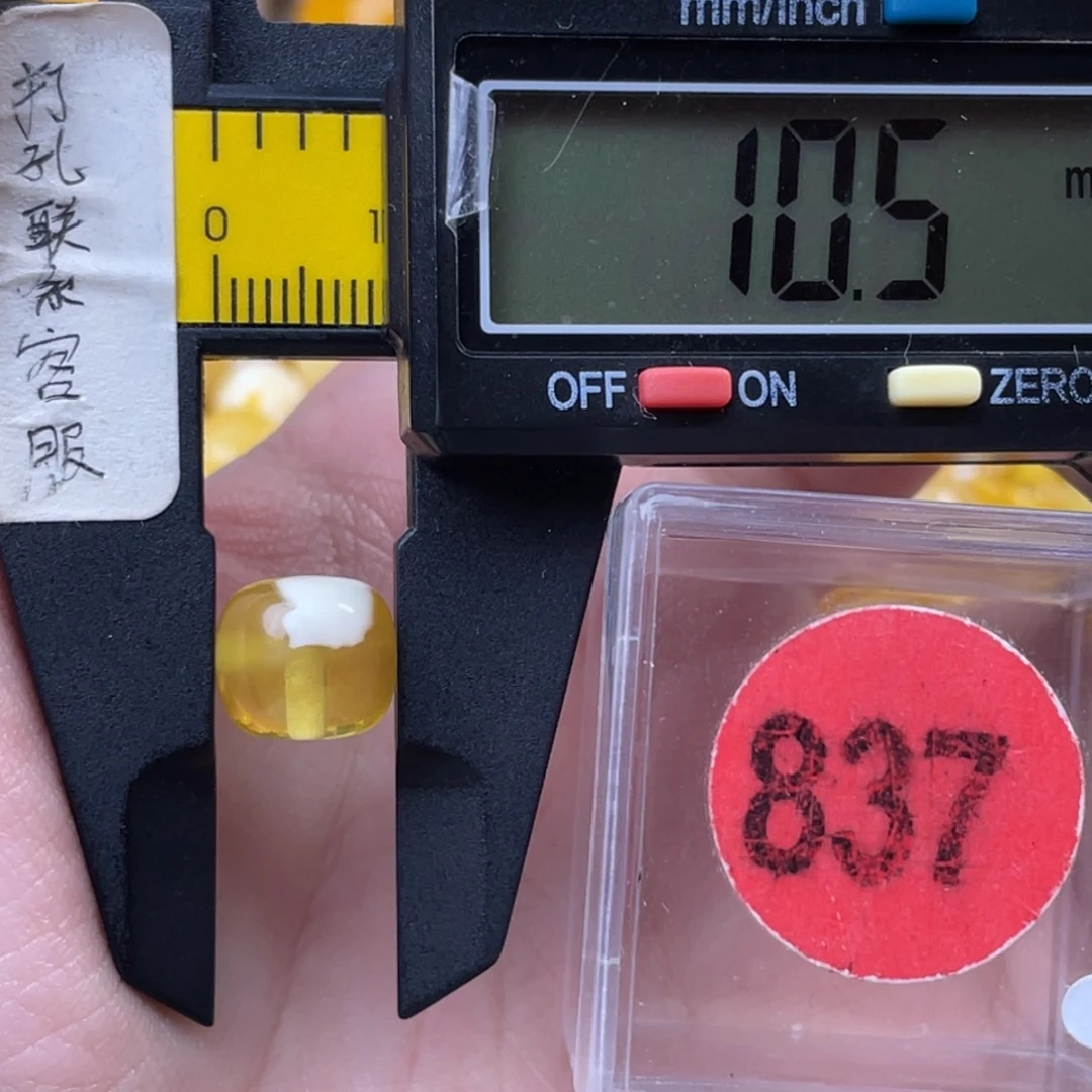 蜜蜡未镶嵌珠宝奇石