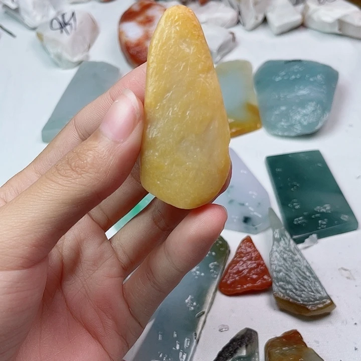 鱼***安翡翠未镶嵌颈饰翡翠