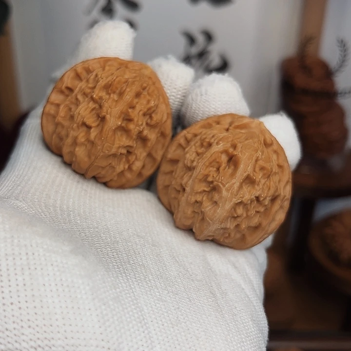 吊坠文玩核桃38号，38尺白狮子，有瑕