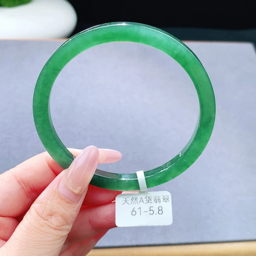 未镶嵌手镯（圆镯）翡翠