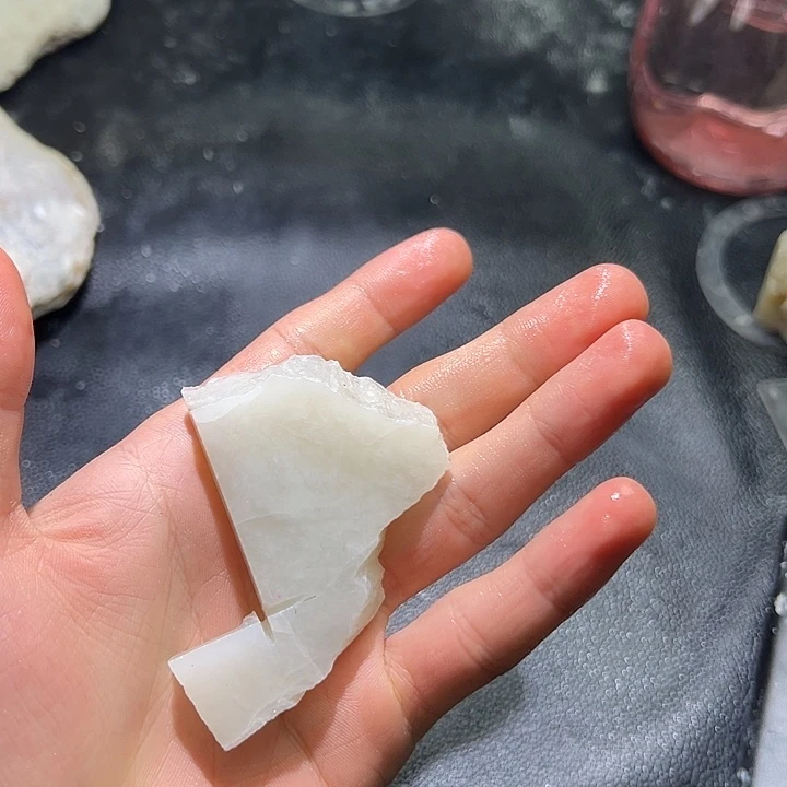 和田玉（糖玉）未镶嵌珠宝奇石