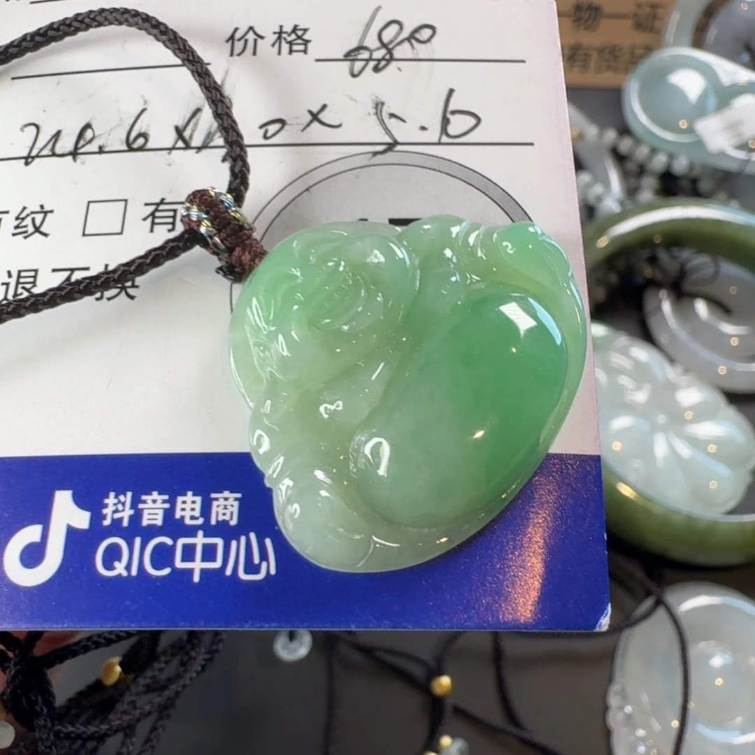 翡翠未镶嵌颈饰颈饰